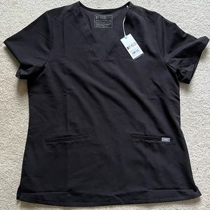 FIGS black basic scrub top